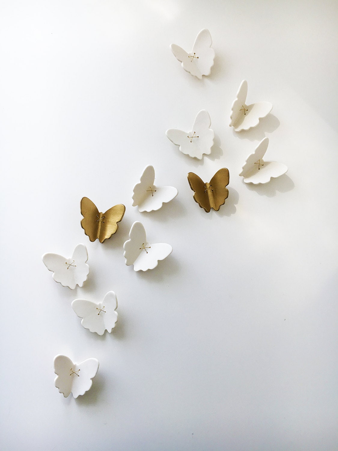 3D Butterfly wall art 7 Gold + white porcelain ceramic butterflies wall art sculpture Set of 7 butterflies with metal wire (5 white 2 gold)
